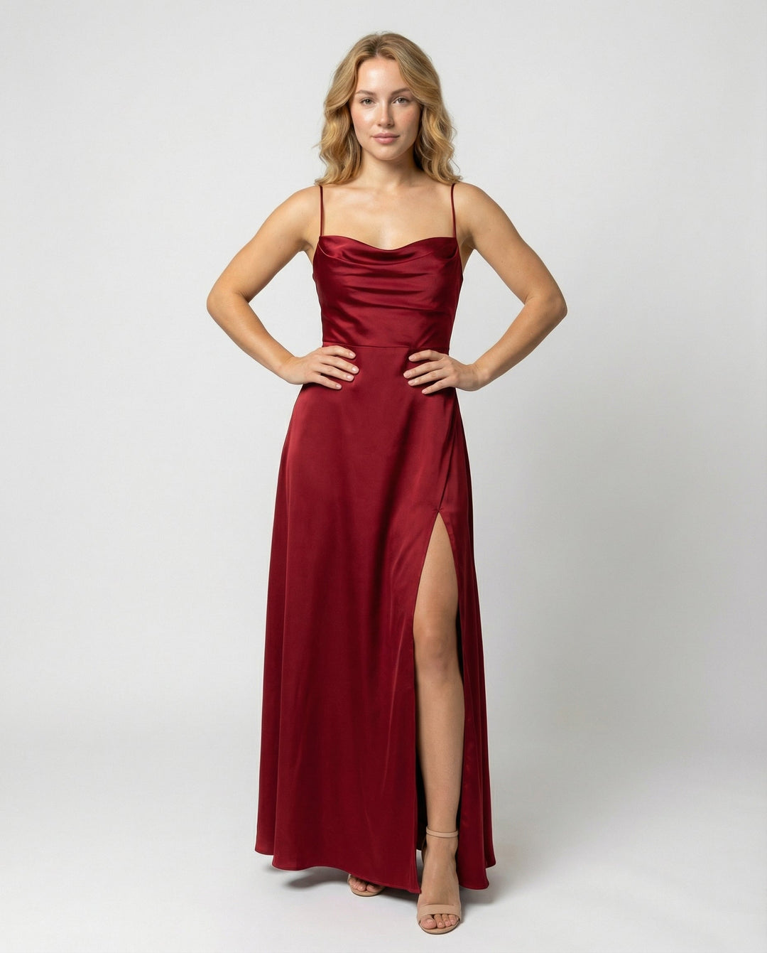 Elegantes, fließendes Damen Maxikleid für festliche Anlässe. Ärmellos, stilvoll und perfekt als Abendkleid.