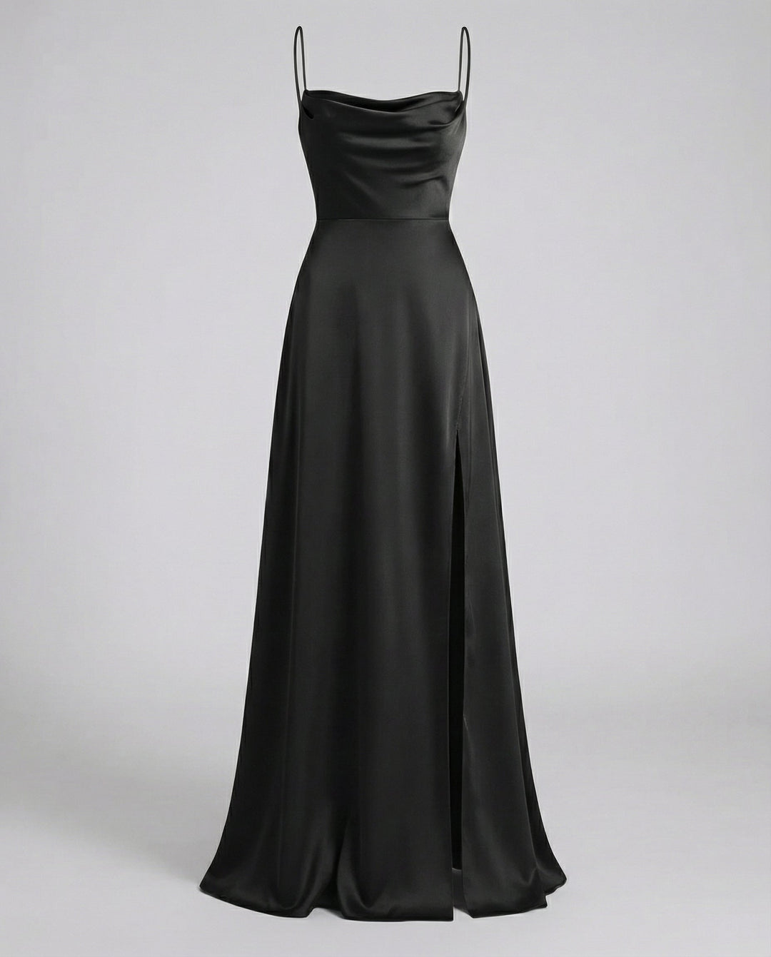 Schimmerndes, ärmelloses Damen Maxikleid in eleganter Pose. Fließender Stoff für Hochzeiten & Abendveranstaltungen.