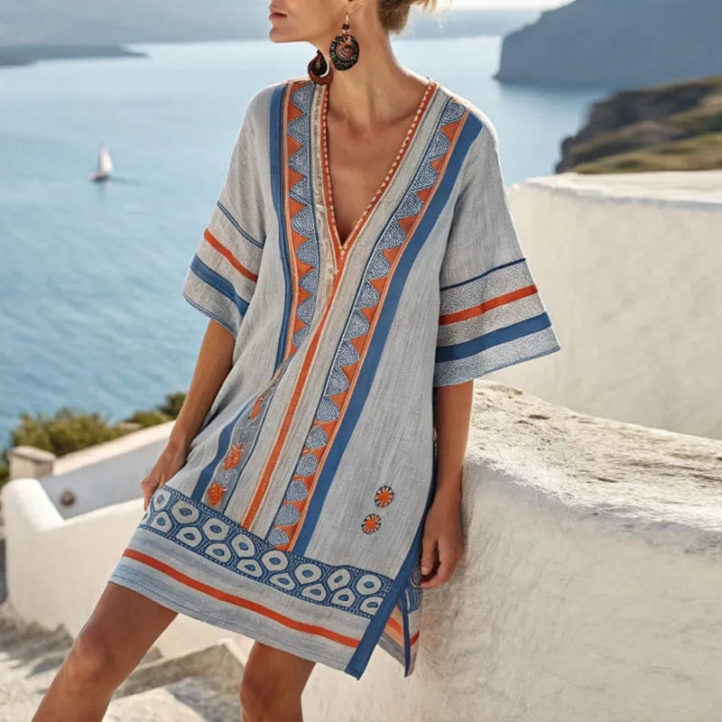Elegantes, fließendes Damen Maxikleid Gwen mit blau-orangefarbenem Muster & V-Ausschnitt, ideal für Sommer & Abend.