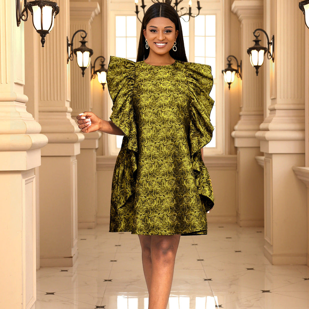 Elegantes gelbes Damen Maxikleid mit Blumenmuster und zarten Rüschen, perfekt für festliche Anlässe.
