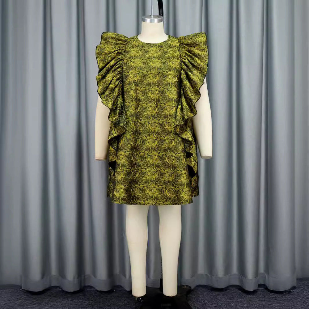 Sommerliches gelbes Rüschenkleid für Damen mit floralem Print, ideal als Abendkleid oder Partykleid.