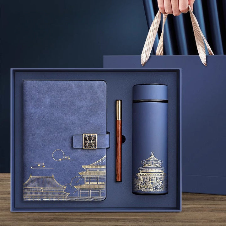 Haze Blau Büroset: Luxuriöses Notizbuch, isolierte Trinkflasche & passender Stift. Stilvoller Bürobedarf.