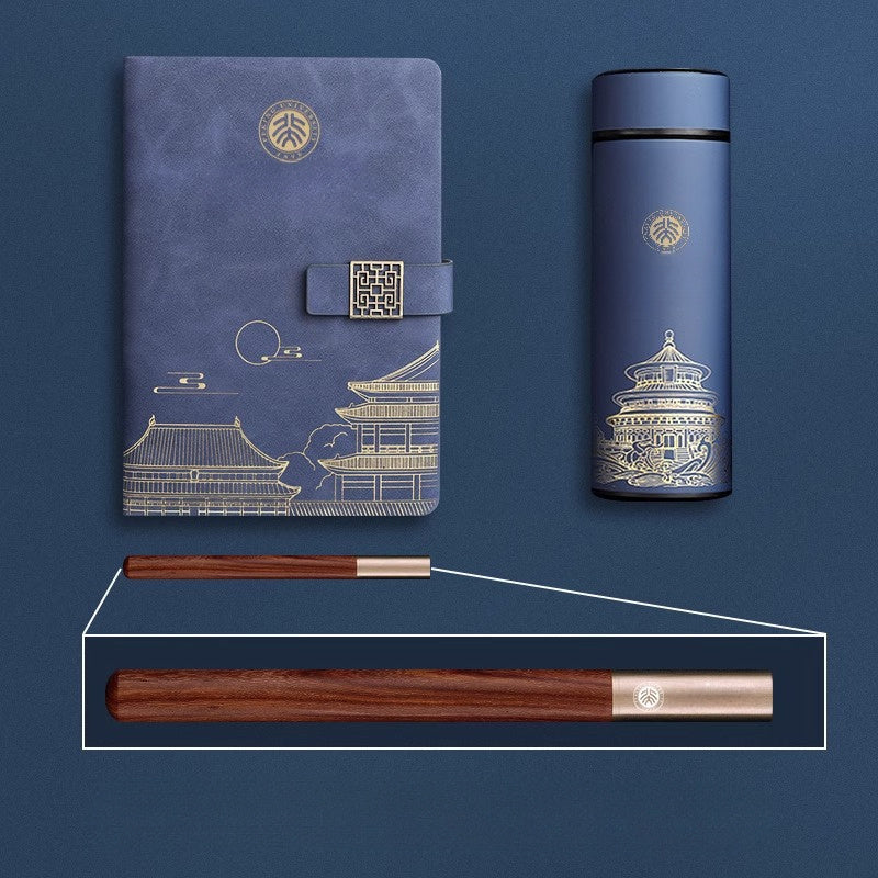 Luxus Geschenkset: Hochwertiges Notizbuch, stilvolle Edelstahl-Thermosflasche & eleganter Stift. Büro-Essentials.