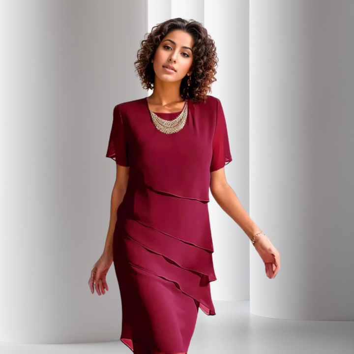 Elegantes geschichtetes Damen Chiffonkleid für besondere Anlässe. Zeitlose feminine Mode mit fließender Silhouette.
