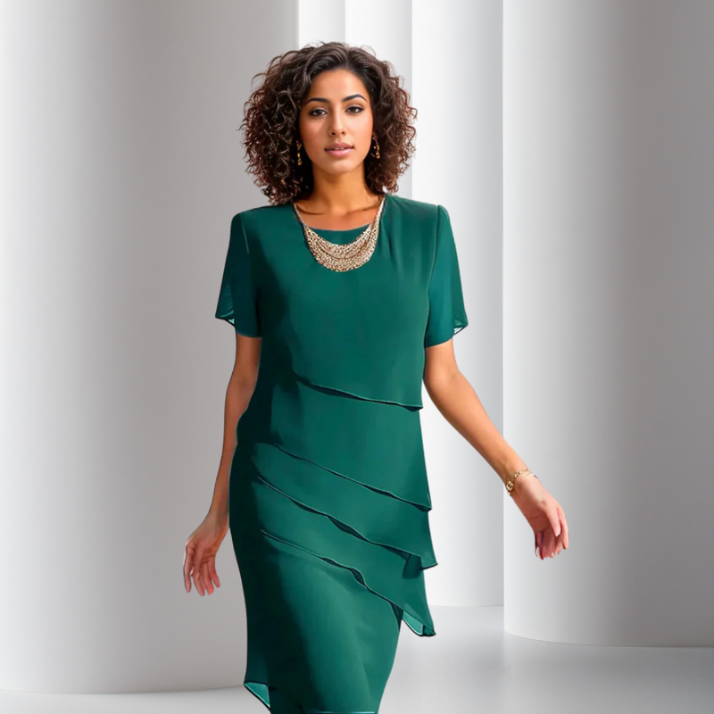 Rotes geschichtetes Damenkleid aus Chiffon. Edles Abendkleid, perfekt für festliche Events und Partys.