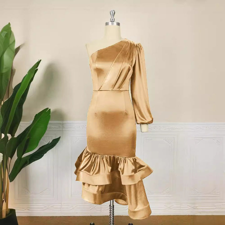 Glamouröses grünes Partykleid für besondere Anlässe, mit One-Shoulder, Puffärmel und femininem Schnitt.