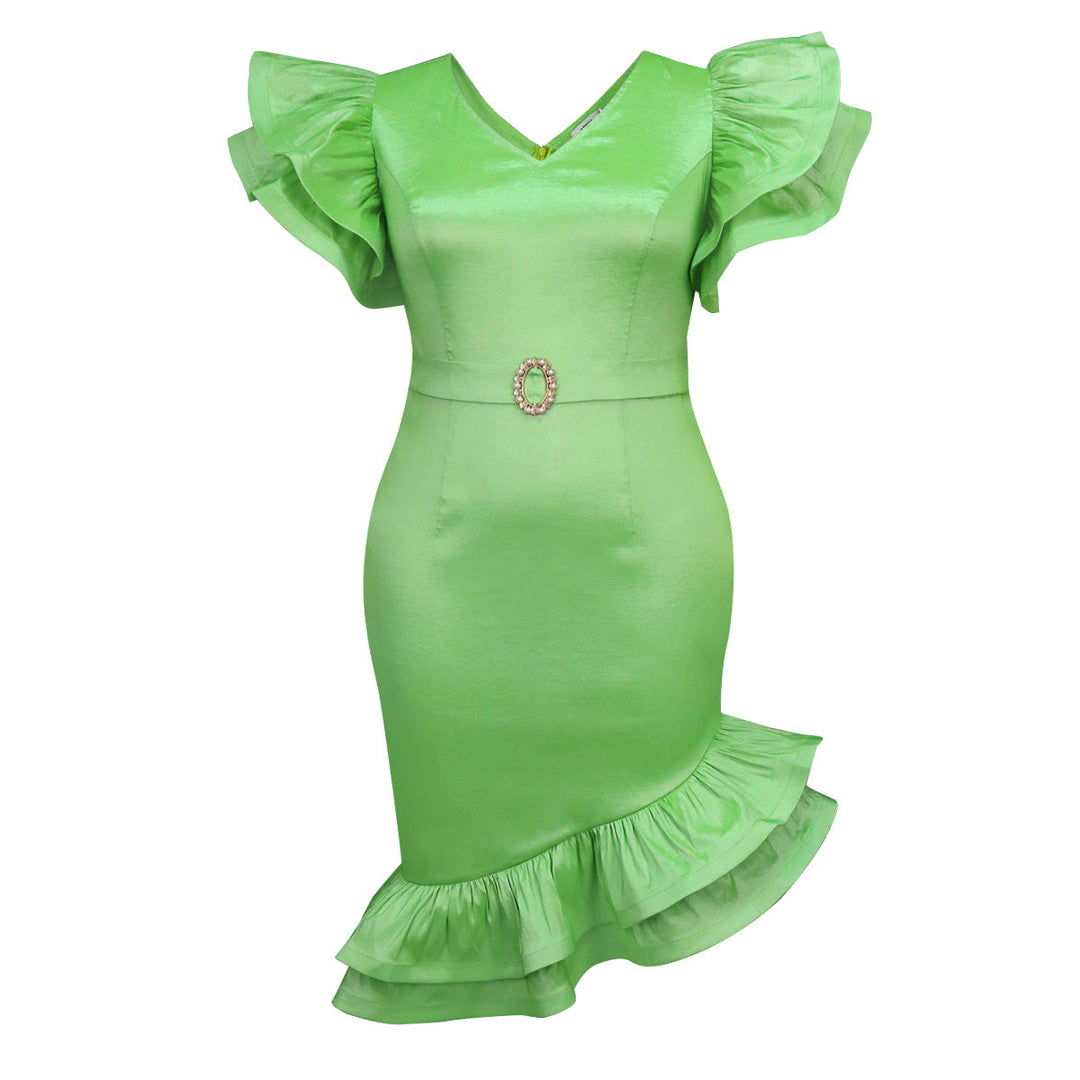 Stilvolles grünes Damen Cocktailkleid mit V-Ausschnitt, Puffärmeln, fließenden Rüschensäumen und Taillengürtel.