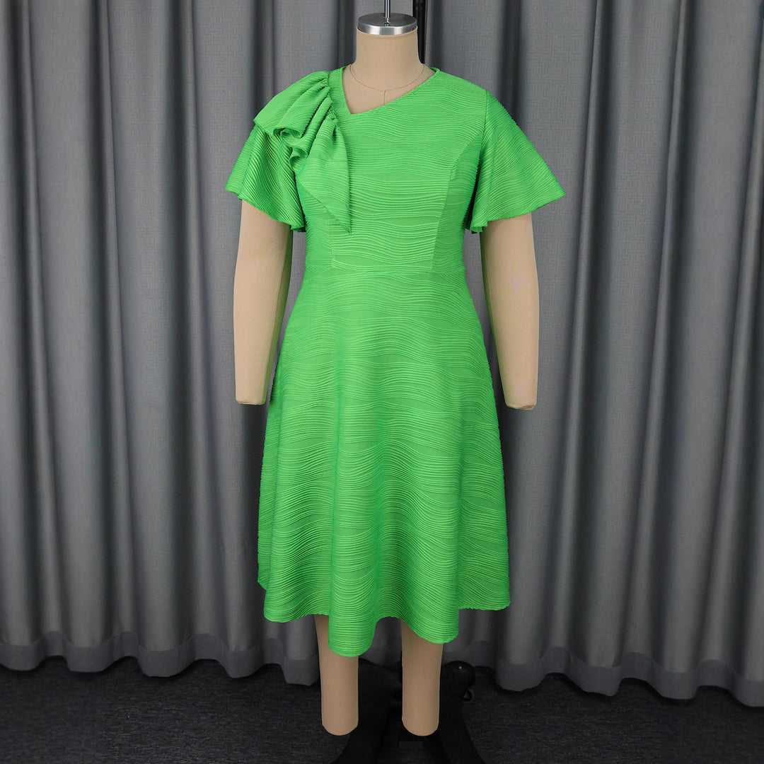 Modisches grünes Rüschenkleid für Damen, Midilänge, mit elegantem asymmetrischem Schnitt, sehr schmeichelhaft.