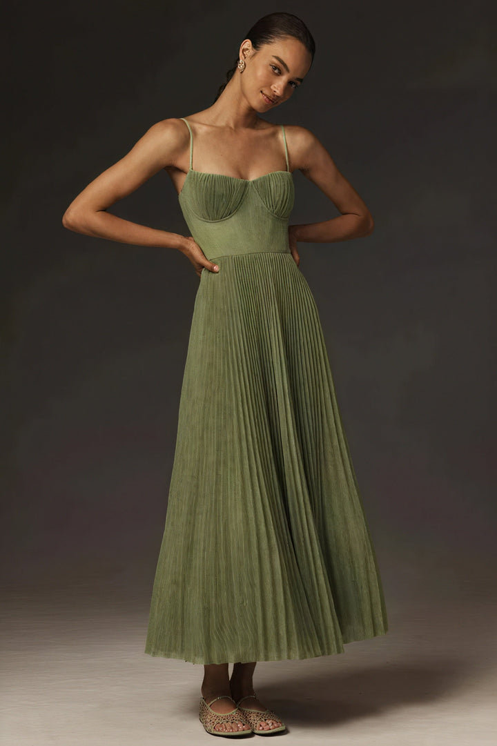 Elegantes grünes Midi-Kleid für Damen, ideal für festliche Abende und besondere Anlässe. Feminin & schick.