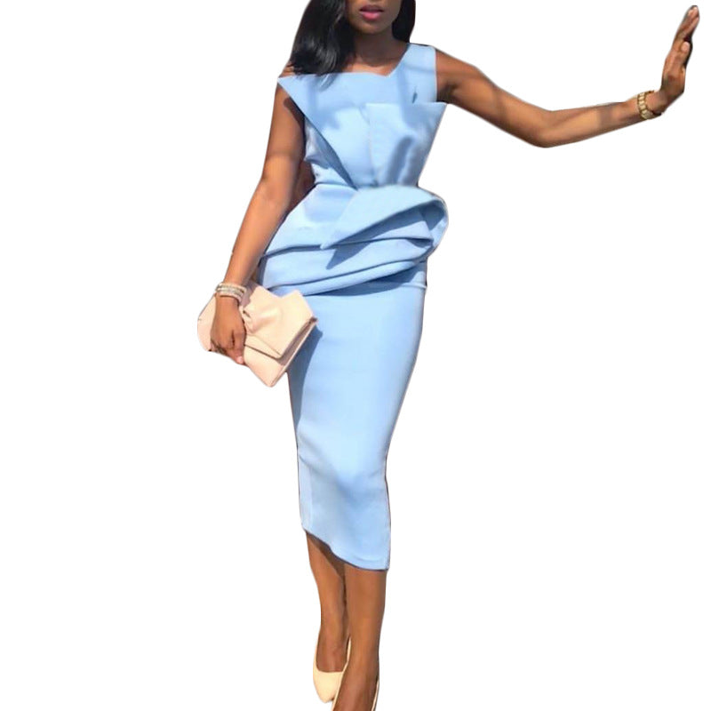 Elegantes hellblaues Damen Etuikleid mit schmeichelhafter Drapierung, ideal für Business & festliche Anlässe.