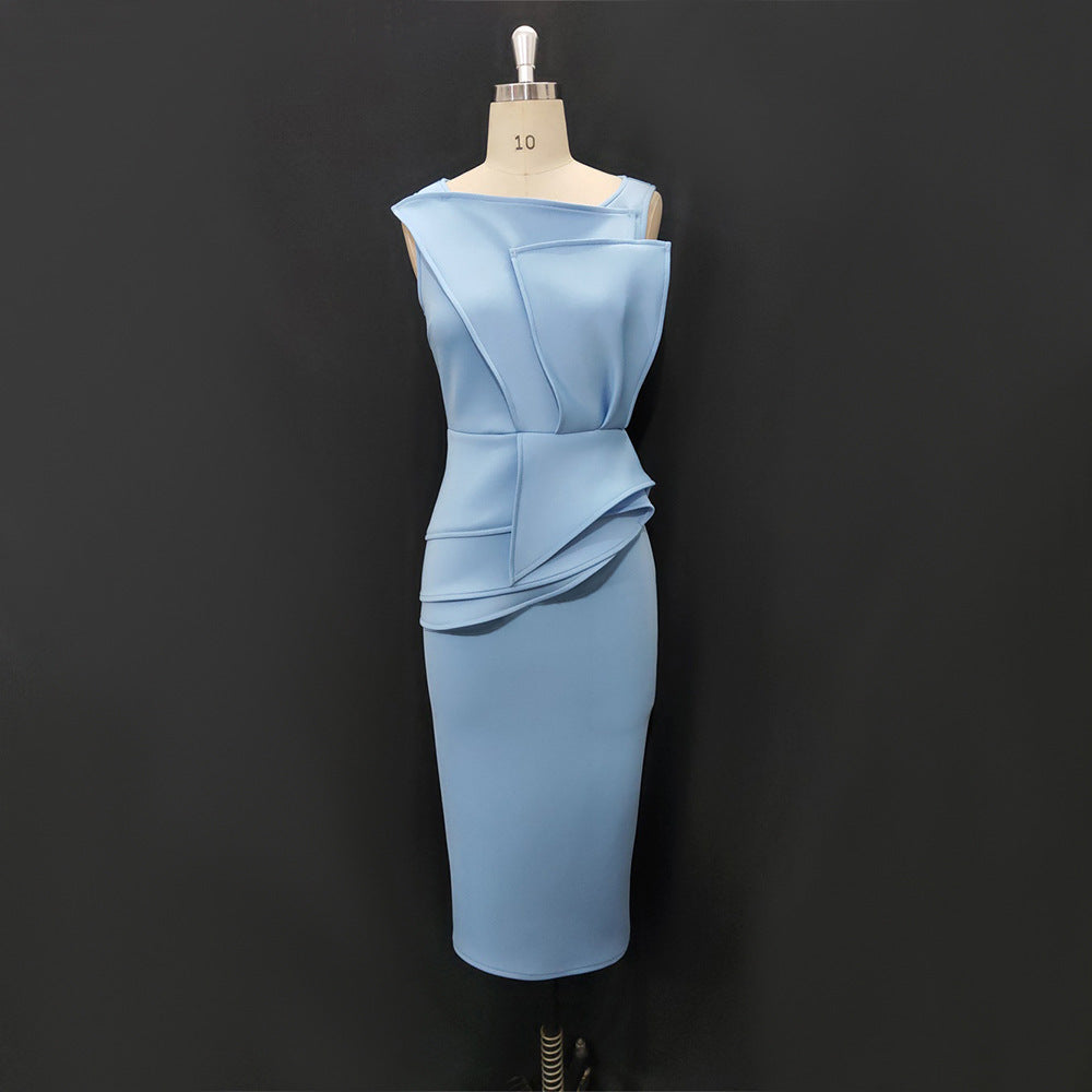 Schmeichelhaftes, elegantes Damen Etuikleid. Zeitloses Design mit stilvoller Drapierung für jeden Anlass.