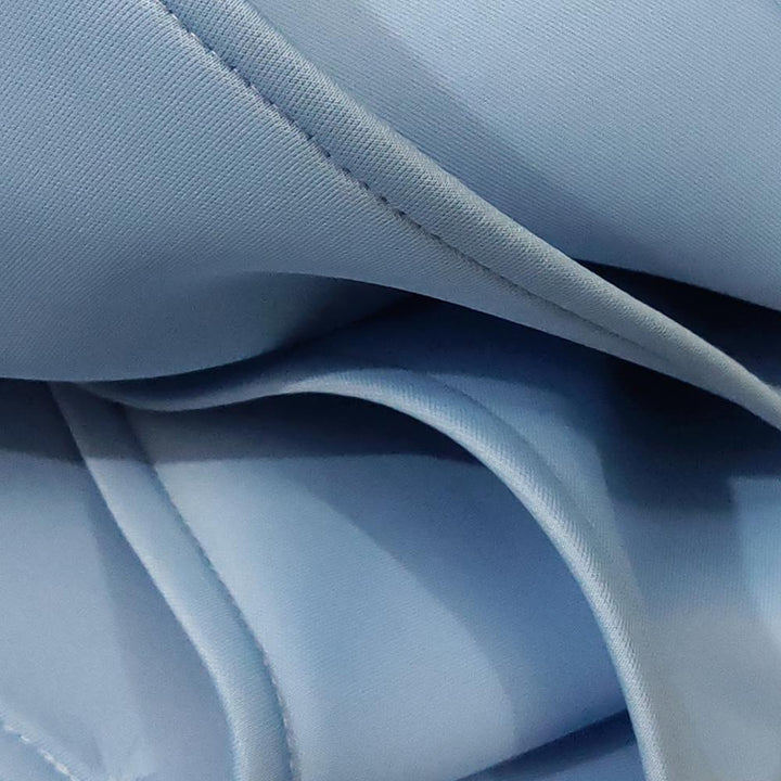 Modernes Damen Businesskleid mit eleganter Drapierung. Ein festliches Kurzarm-Etuikleid in ansprechendem Design.
