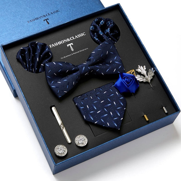 Elegantes Herren Krawatten Set aus Seide mit passendem Einstecktuch in exklusiver Luxus Geschenkbox für Männer.