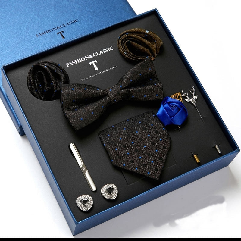 Das ideale Männergeschenk: Edles Herren Krawatten Set aus Seide inklusive Einstecktuch in einer eleganten Geschenkbox.
