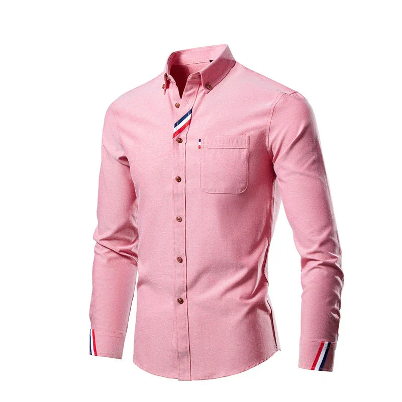 Stylisches Langarmhemd für Herren im Frühling. Atmungsaktives Freizeithemd, ideal für entspannte und schicke Outfits.