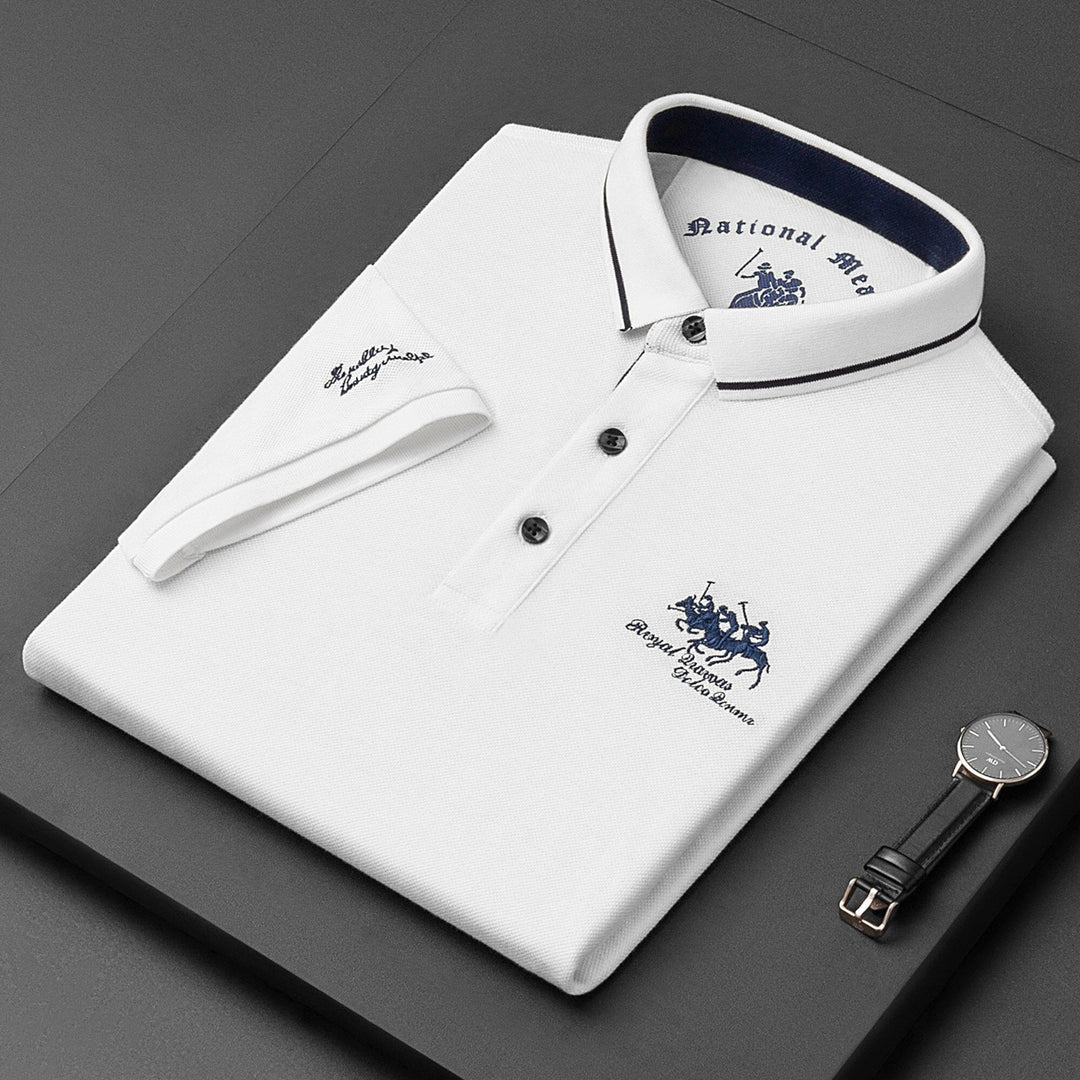 Stilvolles Herren Kurzarm Polohemd mit dezenter Stickerei, passend für die Frühlings- und Sommermode.