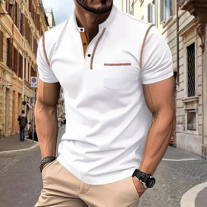 Basic Herren Poloshirt, gefaltet. Vielseitiges & komfortables Kleidungsstück für jede Gelegenheit.