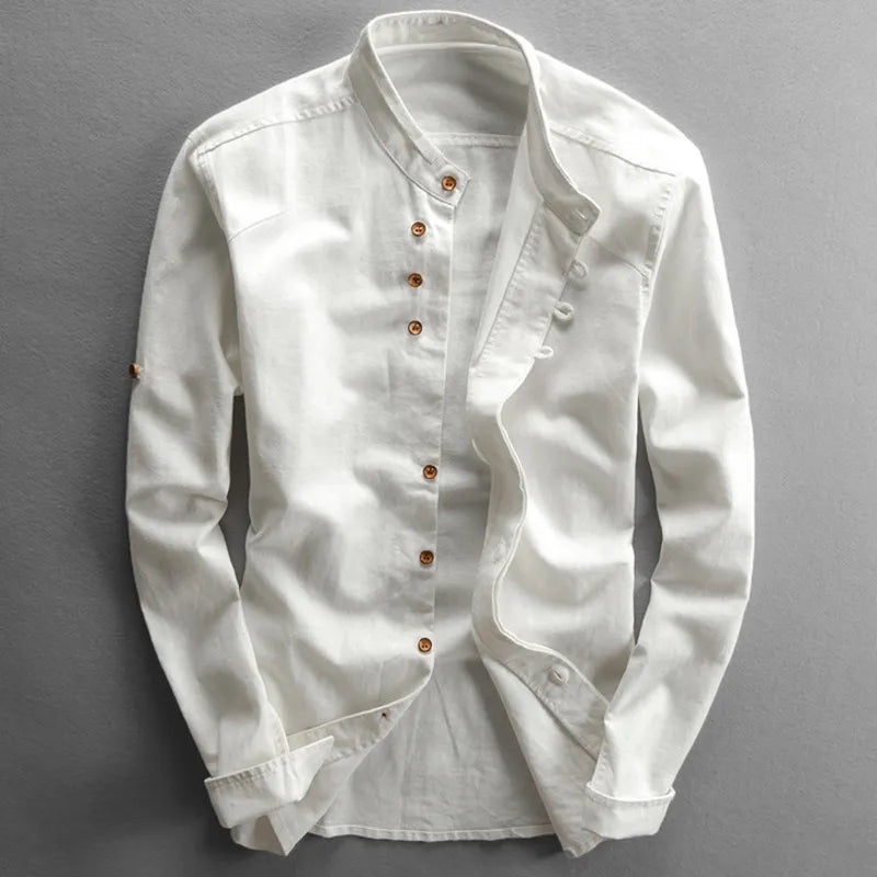 Elegantes Herrenhemd im japanischen Stil, vielseitig kombinierbar für Smart Casual und Freizeit.