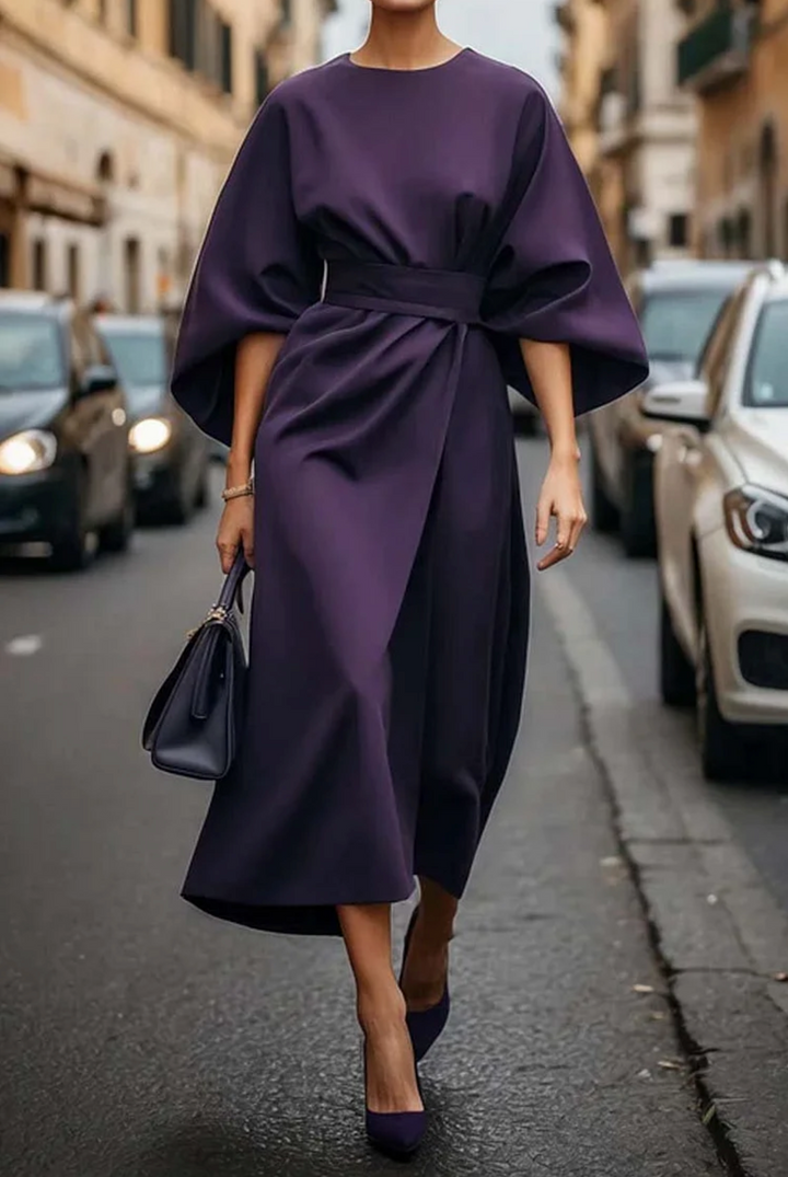Festliches Jade Damen Abendkleid mit Taillengürtel, Midi-Länge und Laternenärmeln. Sehr elegant.
