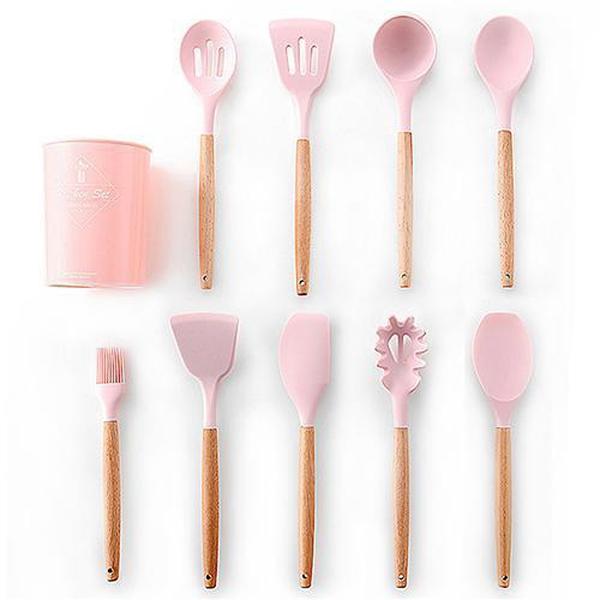 Komplettes Kochset mit antihaft Silikon und warmen Holzgriffen für viel Freude am Kochen.