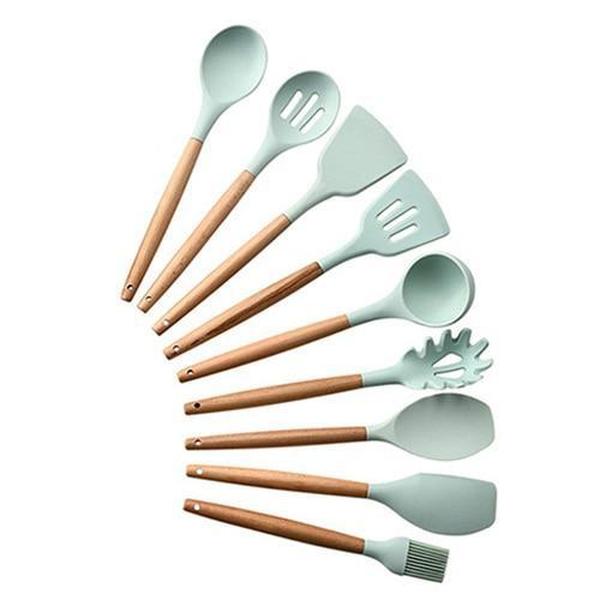 Funktionales Kochset: Silikon und Holzgriffe, spülmaschinenfest und hitzebeständig.