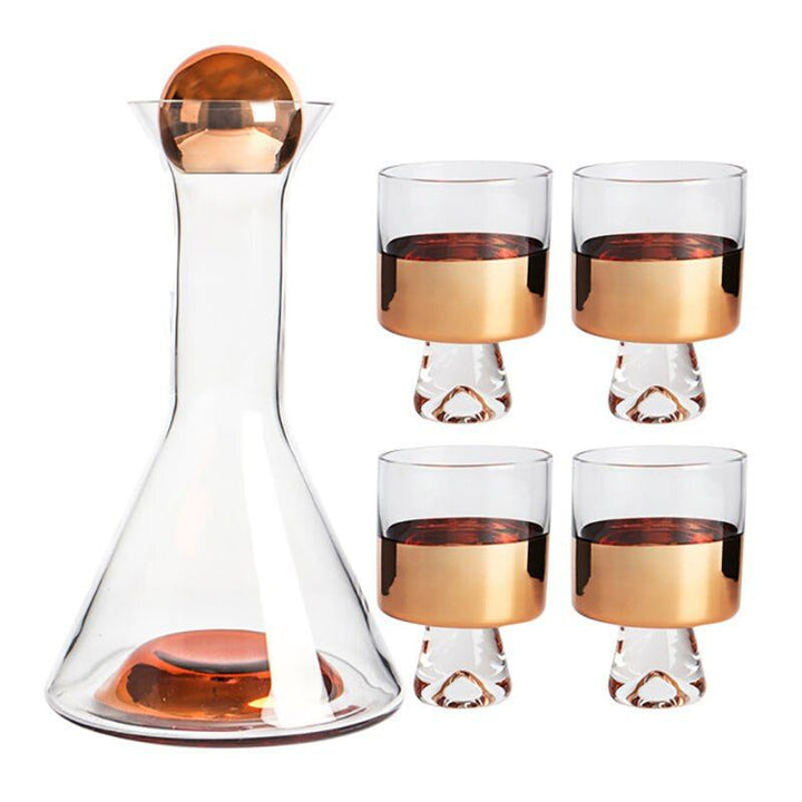 Vielseitiges Karaffen- und Gläserset, rauchgrau und Roségold. Ideal für Wasser, Saft oder Wein.