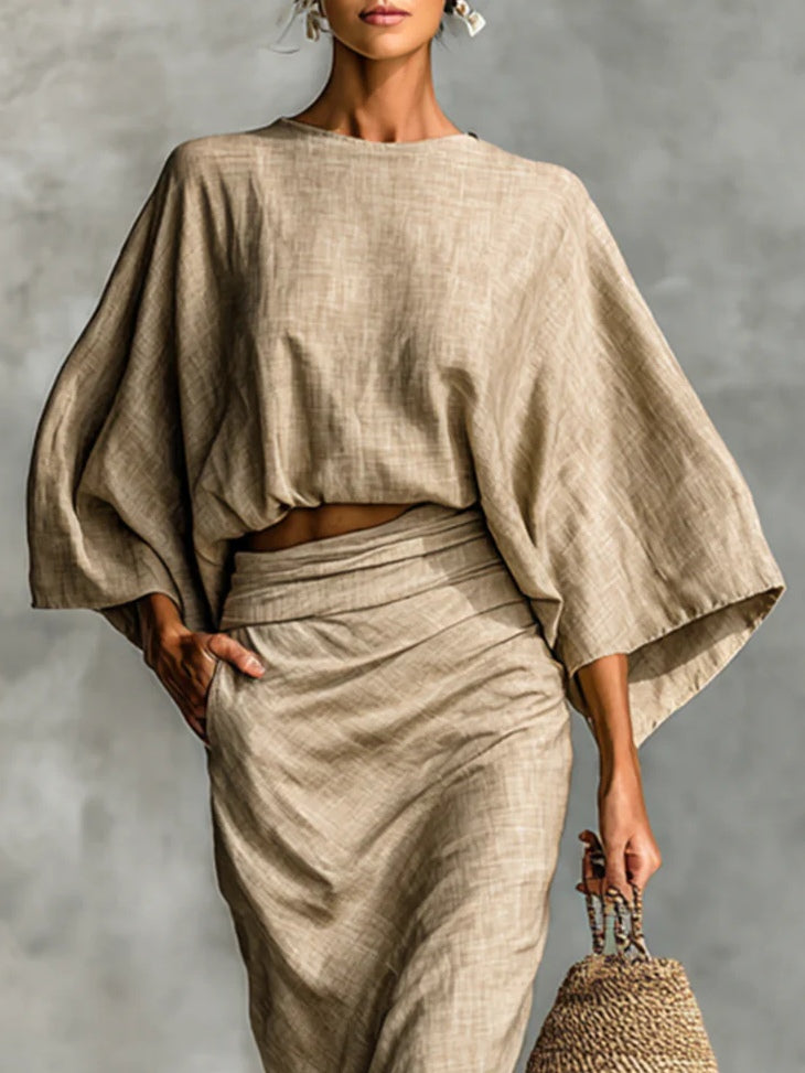 Komfortables Damen Zweiteiler-Set in Khaki mit weiten Batwing-Ärmeln und langem Rock. Perfekt für stilvolle Freizeit.