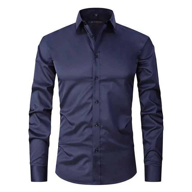 Modernes Slim Fit Herrenhemd, bügelfrei und elegant, für den stilvollen Mann im Büro oder Alltag.