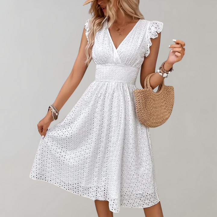 Elegantes weißes Maxikleid für Damen mit Rüschen. Vielseitiges Sommerkleid, perfekt für Partys, Freizeit & Urlaub.