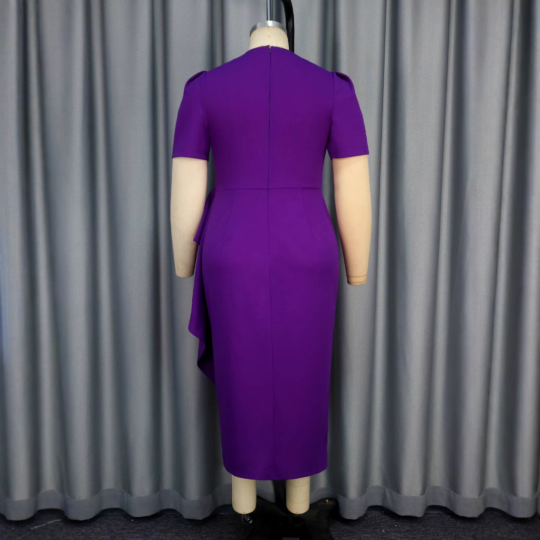 Lila Damen Cocktailkleid mit exquisiten floralen Applikationen. Edles Design für unvergessliche Abende.