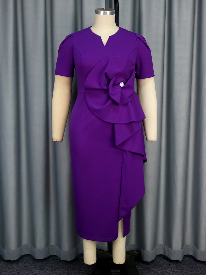 Luxuriöses lila Abendkleid für Damen mit floraler Spitze, perfekt als Festkleid für formelle Veranstaltungen.