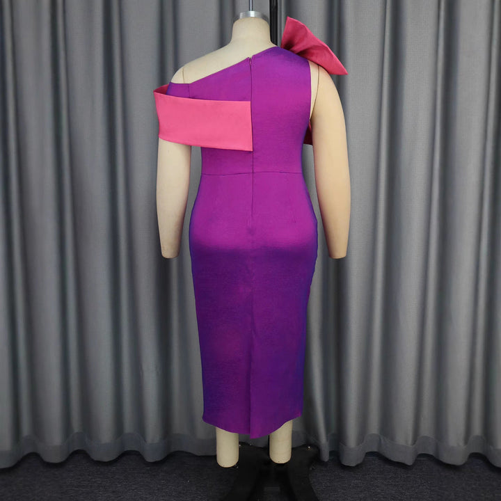 Figurbetontes Abendkleid für Damen in elegantem Lila, mit schmeichelhaften asymmetrischen Rüschen, ideal für besondere Events.