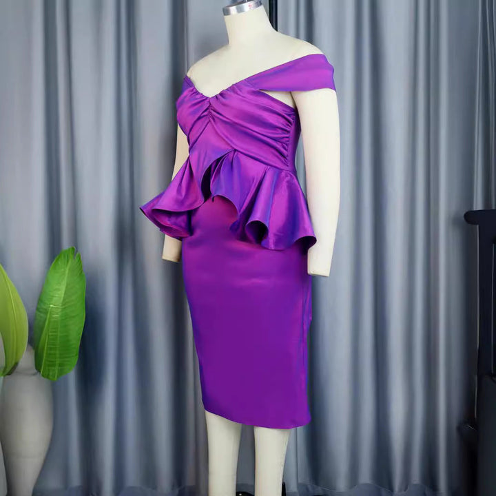 Festliches lila Damen Abendkleid, Off-Shoulder Stil mit fließenden Volants für einen eleganten Auftritt.