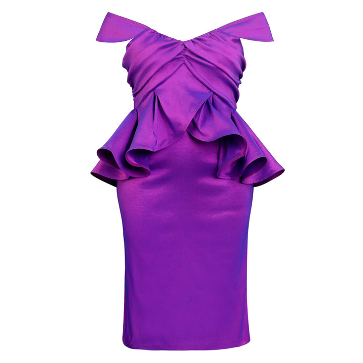 Langes lila Damen Abendkleid, Off-Shoulder, mit femininen Volants am Rock, perfekt für glamouröse Feste.