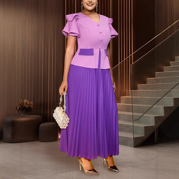 Damen Plisseekleid in Lila mit stilvollen Rüschen. Ein festliches Abendkleid, ideal für elegante Auftritte und Feiern.