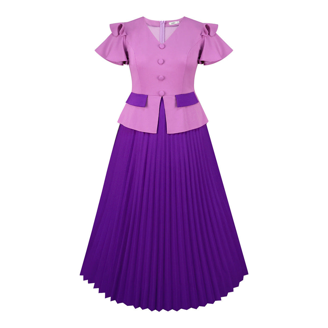 Elegantes lila Plissee-Kleid mit zarten Rüschen, Teil eines Zweiteilers mit taillierter Jacke. Festliche Kleidung für Damen.
