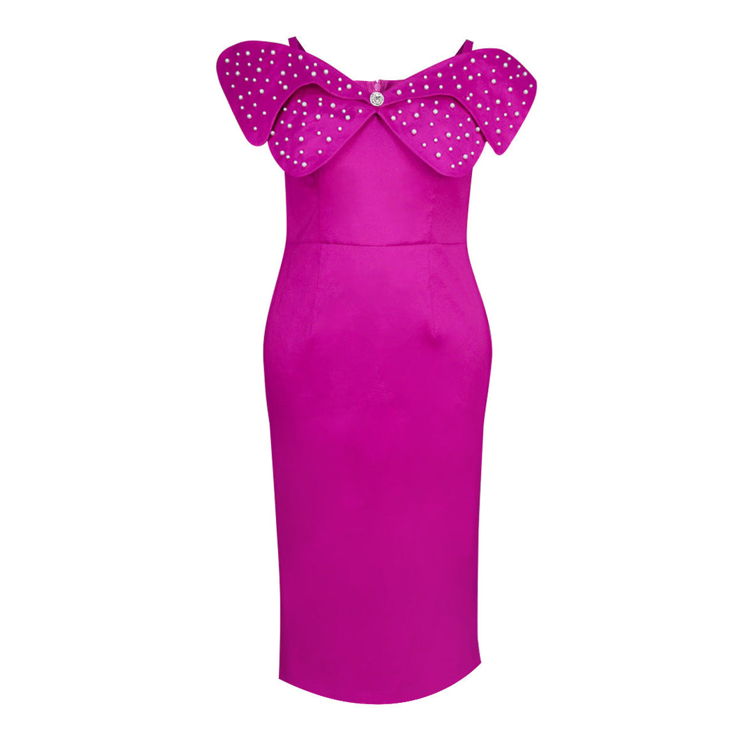 Glamouröses Magenta Abendkleid für Damen mit charmanten Schleifenärmeln und funkelnden Strassakzenten. Ein echtes Statement.