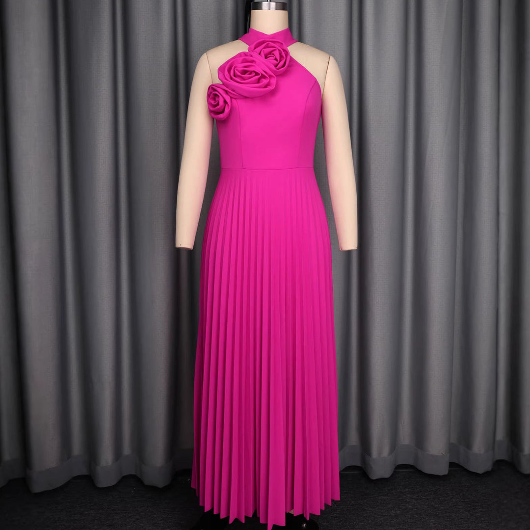 Festliches Abendkleid Magenta für Damen, plissiertes Maxikleid mit zarten Blumenapplikationen, elegant und stilvoll.