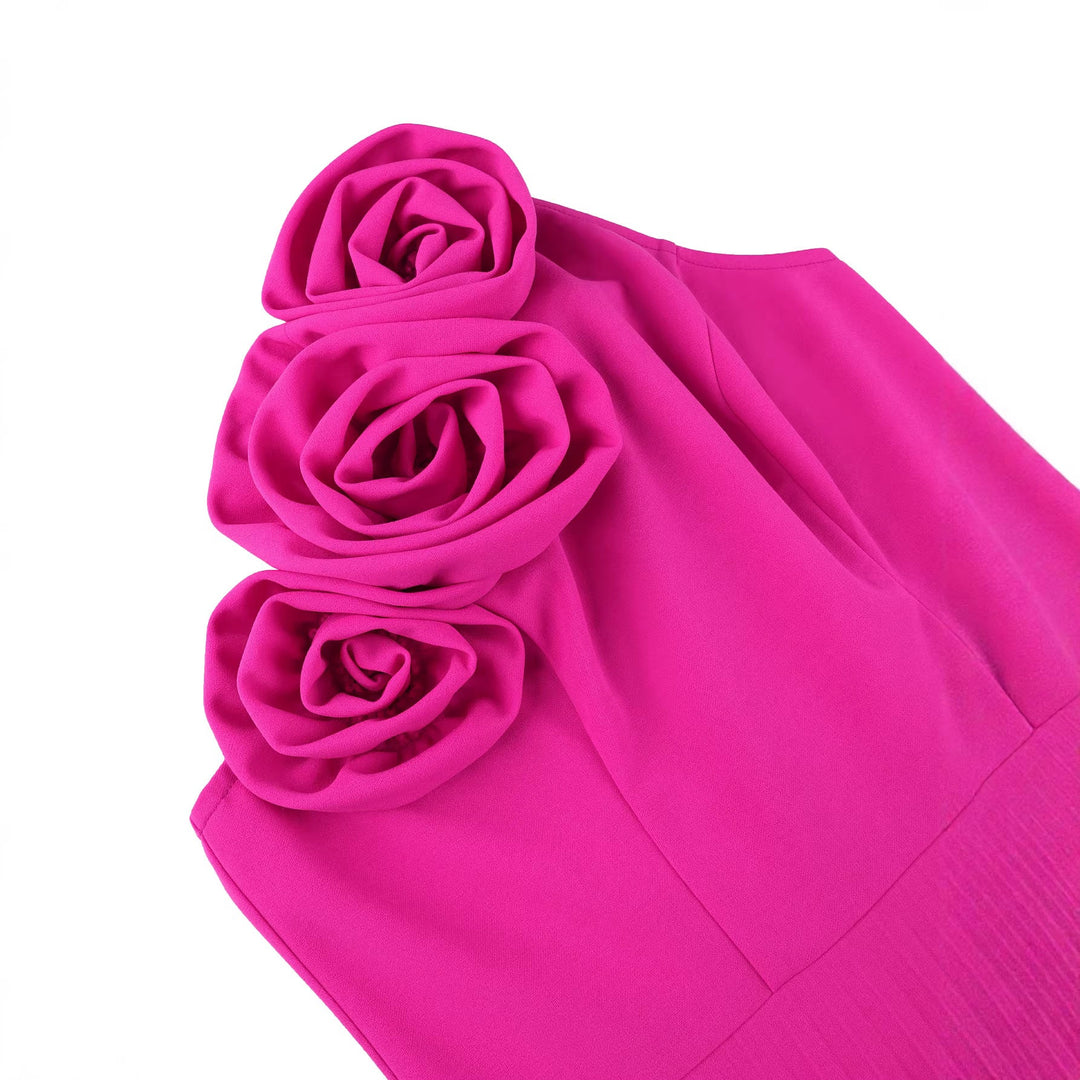 Modisches Damen Maxikleid Magenta, elegant plissiert mit Blumenapplikationen, perfekt als Party- oder Abendkleid.