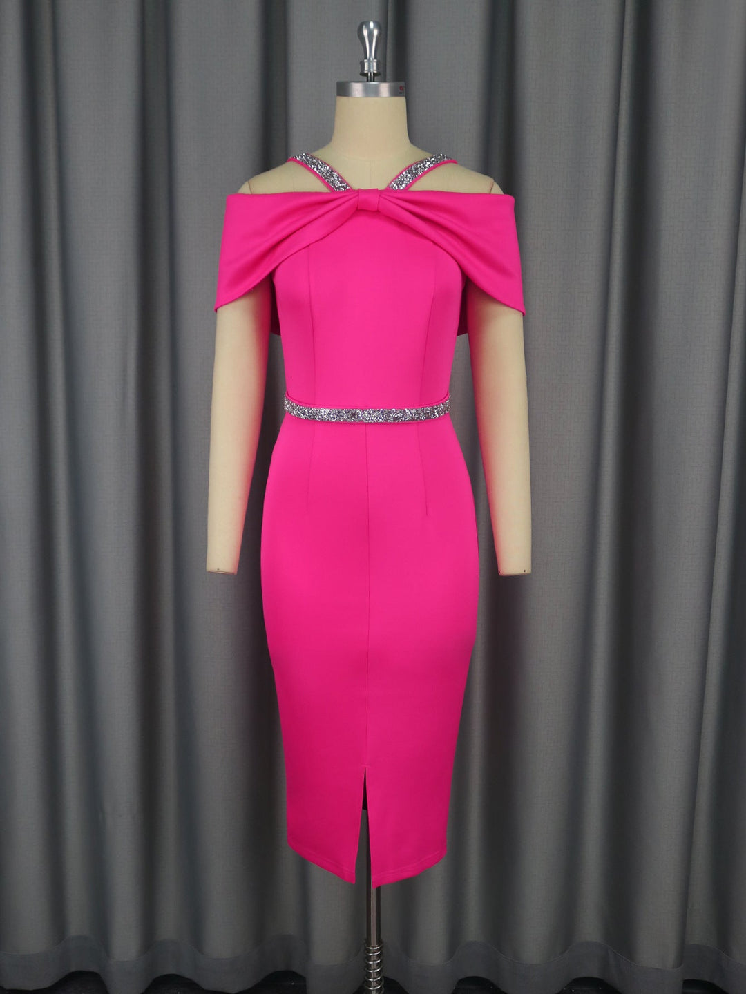 Luxuriöses magenta schulterfreies Abendkleid für Damen, ein elegantes Midikleid mit Glamour-Faktor.