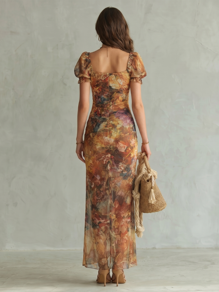 Elegantes Damen Abendkleid in Midi-Länge, mehrfarbig, mit Rüschen, Raffung und seitlichem Schlitz für festliche Looks.