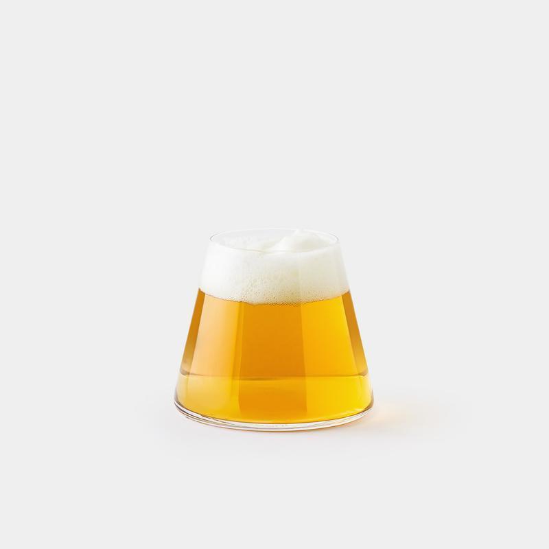 Elegantes Mt. Fuji Trinkglas für Bier & Whisky. Japanisches Designglas mit Berg-Symbol im Boden.