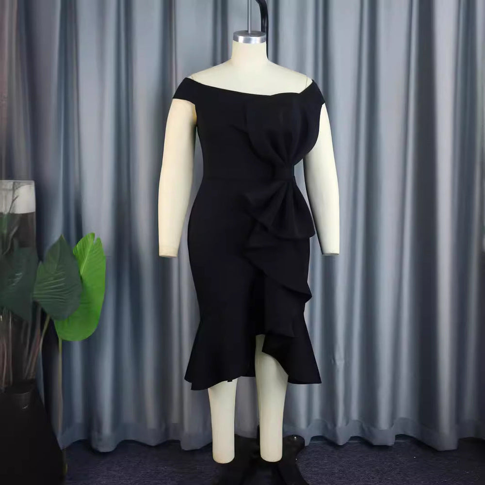 Asymmetrisches Damen Abendkleid mit Rüschen, schulterfrei. Elegantes Partykleid für besondere Anlässe.