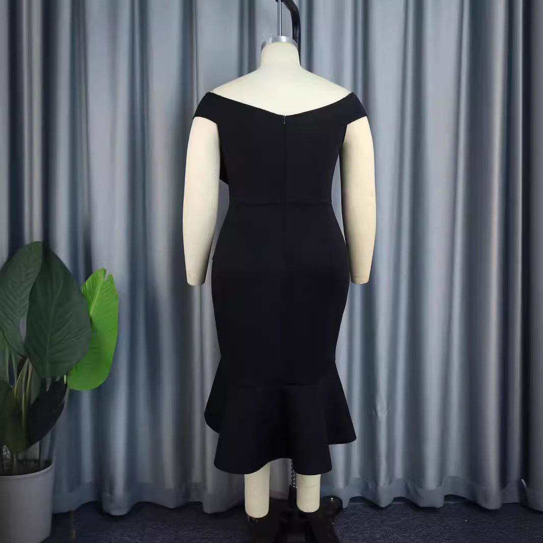 Stilvolles Damen Cocktailkleid, schulterfrei mit eleganten Rüschen. Perfektes Partykleid für Abendveranstaltungen.