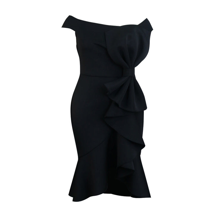 Schickes Off-Shoulder Rüschenkleid für Damen. Elegantes festliches Abendkleid mit asymmetrischem Schnitt.