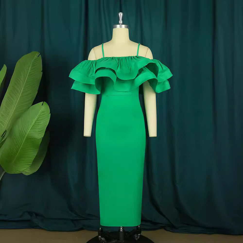 Schickes Sommer-Partykleid für Damen, Off-Shoulder Schnitt, fließender Stoff und Rüschensaum für Eleganz.
