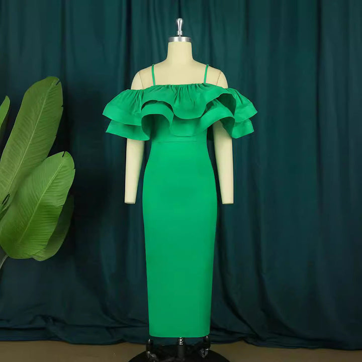 Schickes Sommer-Partykleid für Damen, Off-Shoulder Schnitt, fließender Stoff und Rüschensaum für Eleganz.