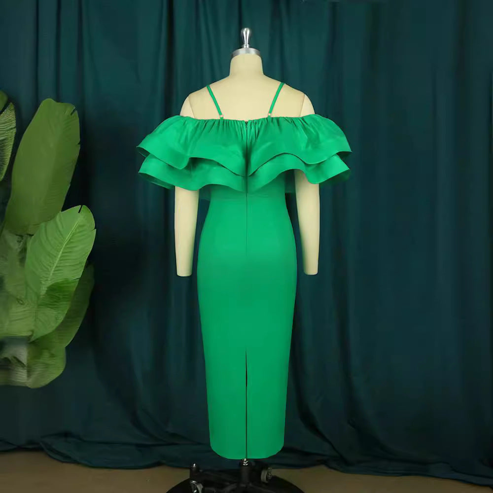 Vielseitiges Abendkleid mit Off-Shoulder Ausschnitt und auffälligem Rüschensaum; ideal für jeden Event.