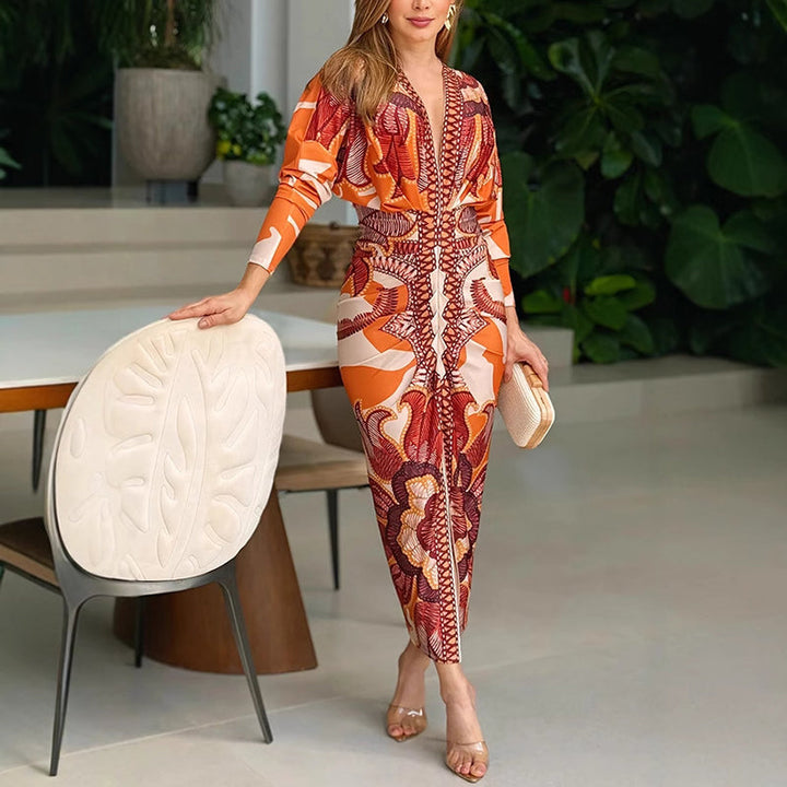 Elegantes orange Damen Maxikleid mit V-Ausschnitt und Kunst-Print. Figurbetontes Sommerkleid mit Schlitz.
