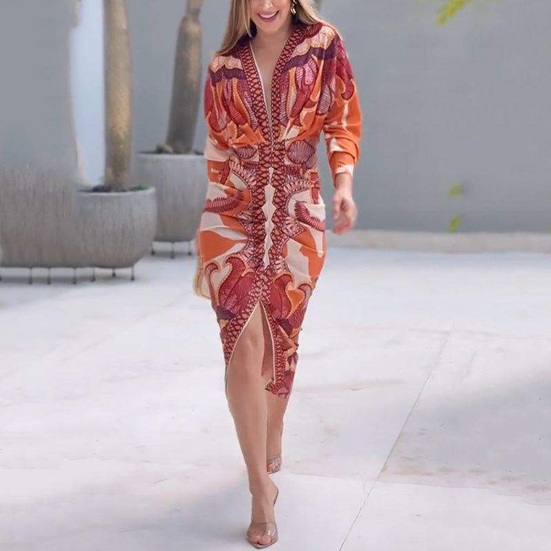 Damen V-Ausschnitt Maxikleid mit auffälligem orange Kunst-Print. Vielseitiges, elegantes Printkleid für Sommer.